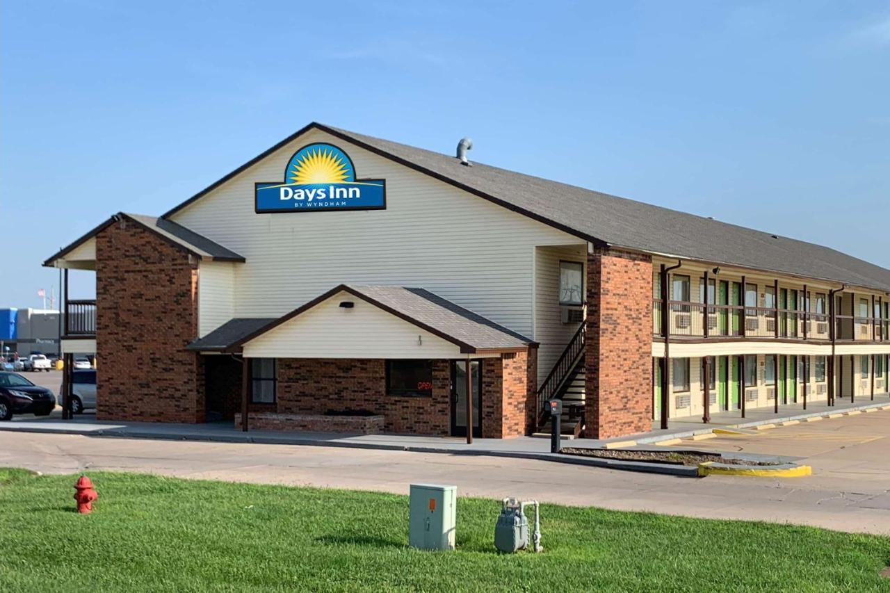 Days Inn By Wyndham Pratt Esterno foto