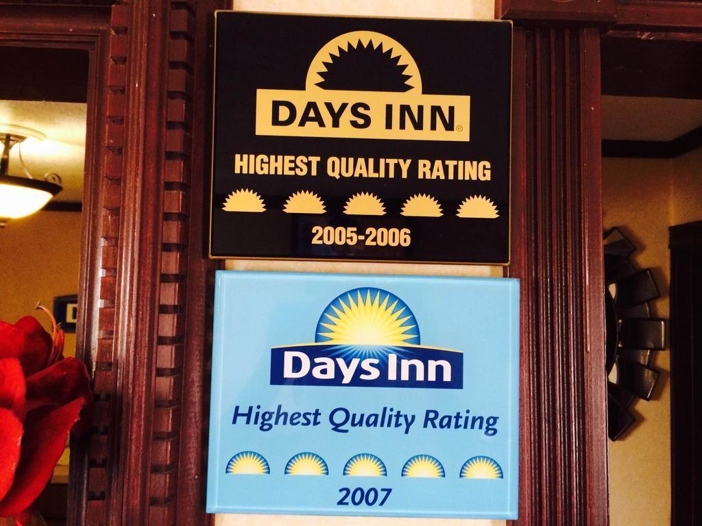 Days Inn By Wyndham Pratt Esterno foto