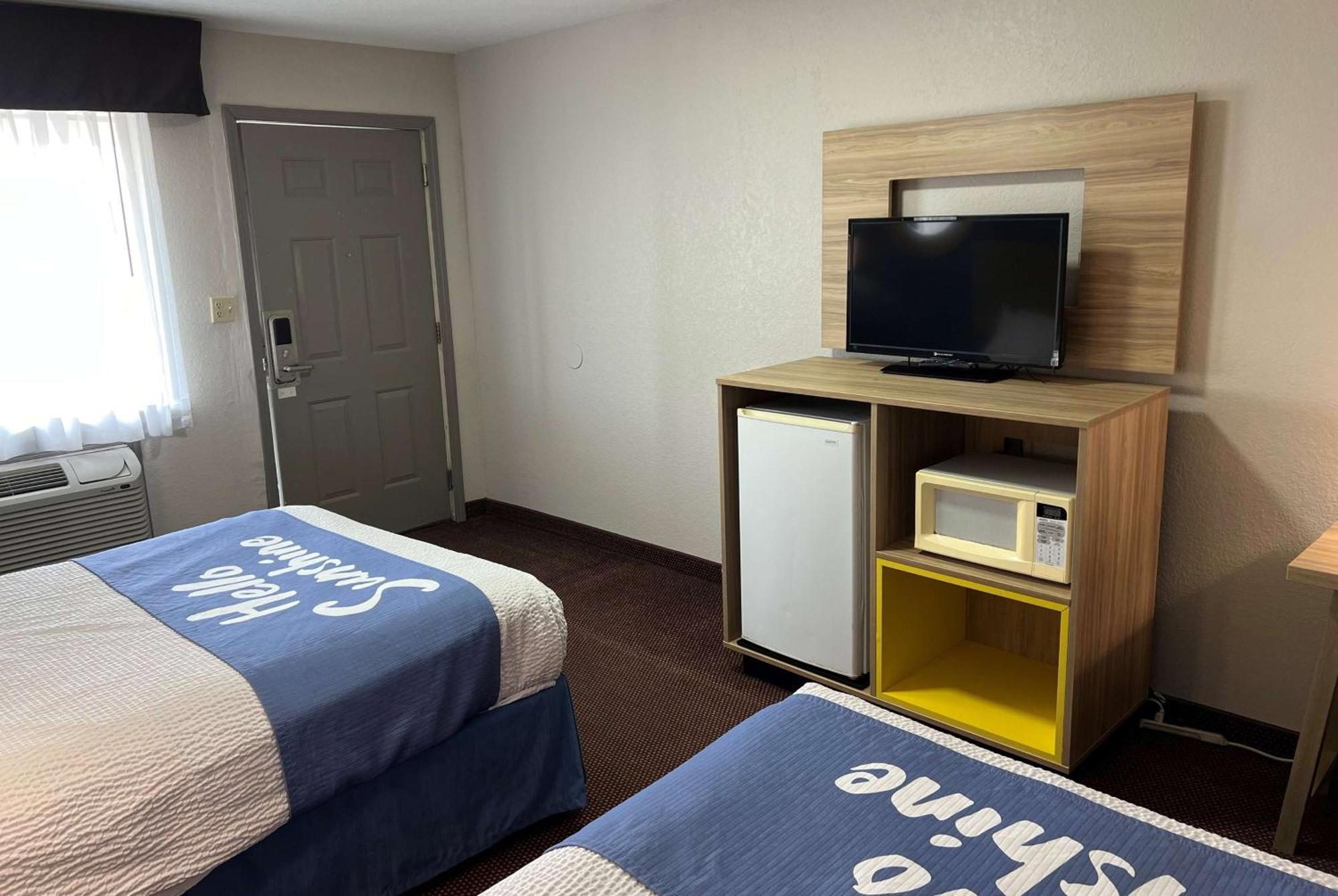 Days Inn By Wyndham Pratt Esterno foto
