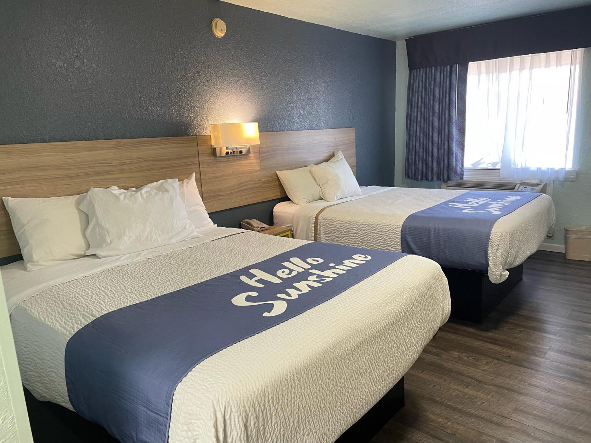 Days Inn By Wyndham Pratt Esterno foto