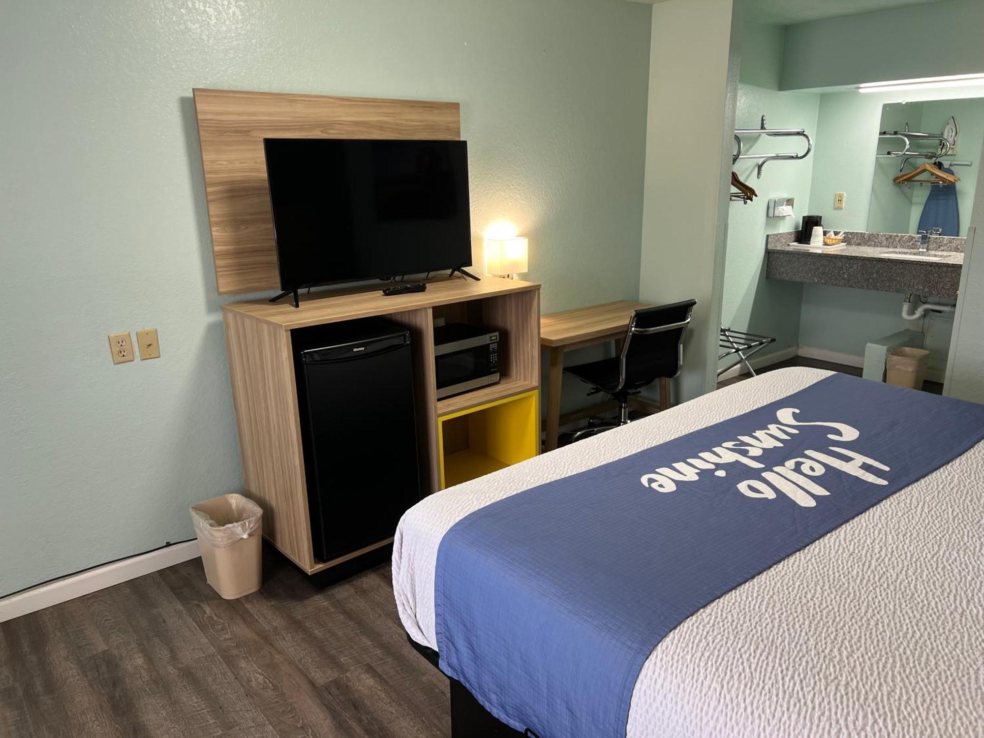 Days Inn By Wyndham Pratt Esterno foto